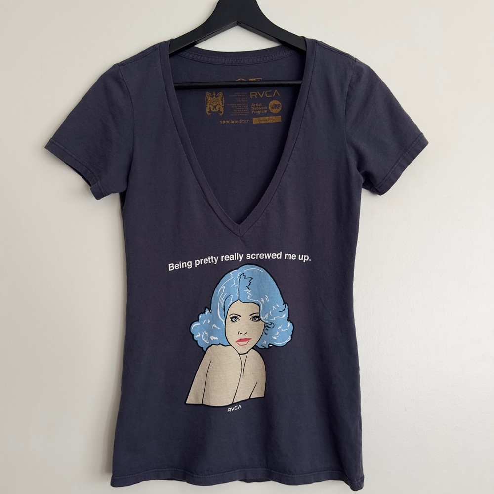 RVCA | “Pretty” graphic v-neck tee in size XS